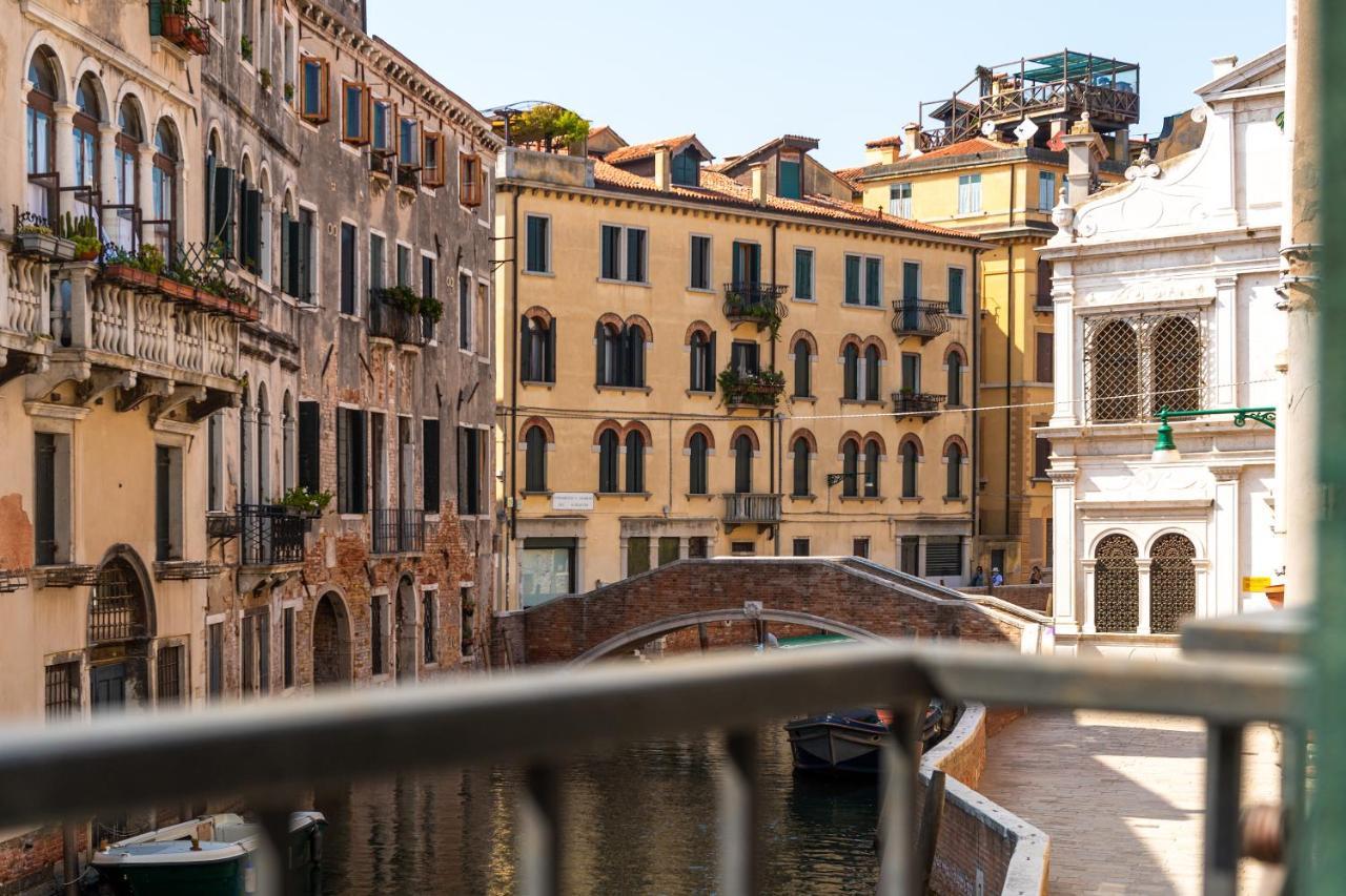 Ln Luxe Apartment Venice Canal View Экстерьер фото